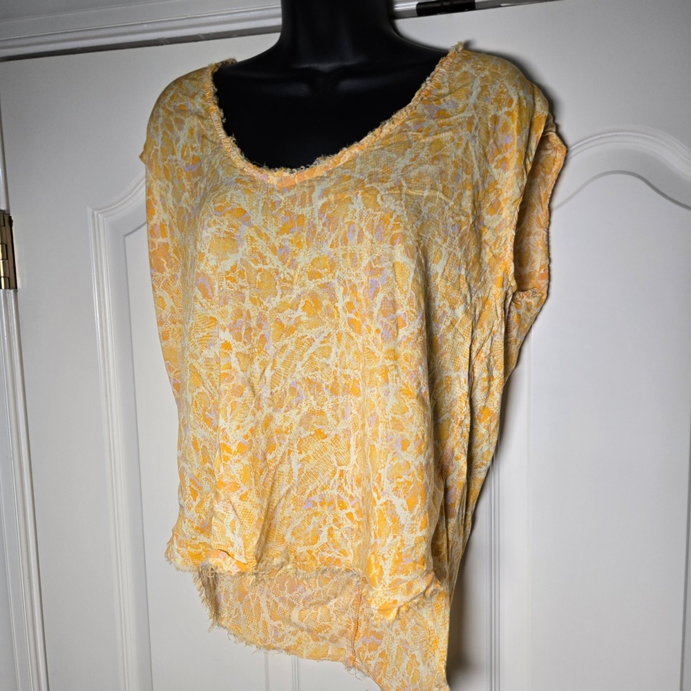 Karlie Yellow Snakeskin Print V-Neck Frayed Hem Rayon Blouse Womens Medium